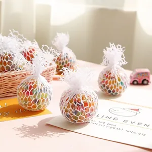 Bolas de estrés de malla arcoíris con cuentas de agua de colores para aliviar el estrés
