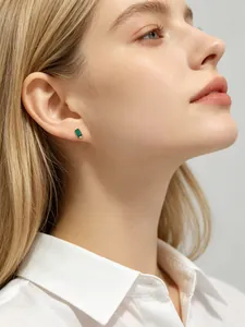 Detailed side view of an elegant emerald green square stud earring in S925 silver finish.