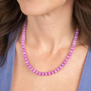Collar de cuentas de ábaco de piedra natural colorida con acentos rosas en cuello