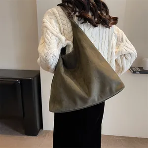 Borsa Tote in Tessuto Scamosciato Retro a Grande Capacità per Donna Minimalista in Flanella Borsa a Tracolla Versatile Pendolare Hobo