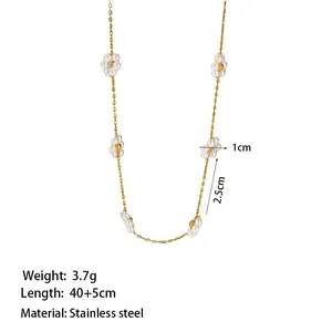 Elegante collana in acciaio inossidabile dorato con ciondoli a forma di fiore in perla