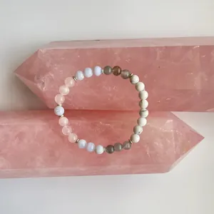 Bracelet en pierres naturelles fait main avec quartz rose et agate dentelle bleue de luxe