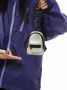 Mini bolso de cuello metálico plateado para monedas y auriculares con cordón ajustable