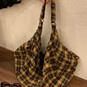 Grand sac cabas vintage en toile à carreaux jaunes au design hobo décontracté