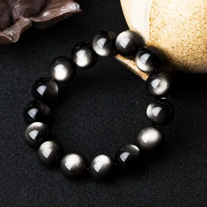 Natürliches Armband aus Silberobsidian mit Perlen, die einen starken silbernen Katzenaugeneffekt haben.