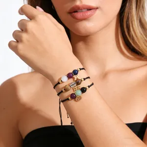 Set aus 3 verstellbaren Tierkreis-Armbändern mit Natursteinen und Goldanhängern