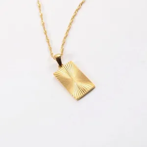 Elegante Halskette mit rechteckigem Sonnenstrahl-Anhänger aus 18K Vergoldung