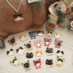 Handgefertigte bunte Keramik-Katzenanhänger für DIY-Halsketten und Armbandschmuck