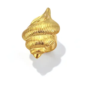 Elegante anello a conchiglia in acciaio inossidabile dorato per donna stile spiaggia