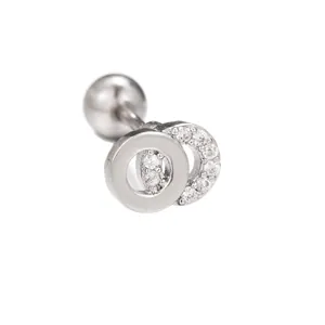 Pendientes de titanio plateado con doble círculo de circonitas cúbicas micropavé