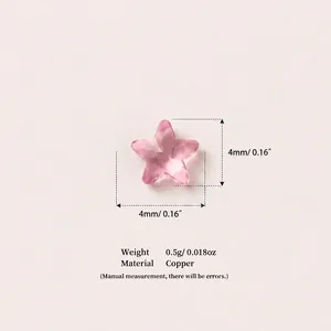 Miniatur pinker sternförmiger Kupfer-Anhänger für DIY-Schmuck, 4mm Detailansicht.