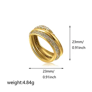 Elegante anello in rame placcato oro 18K con file incrociate di brillanti zirconi cubici