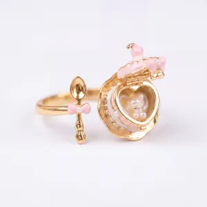Exquisito anillo taza abrible estilo dulce con cucharilla dorada y gato de perla