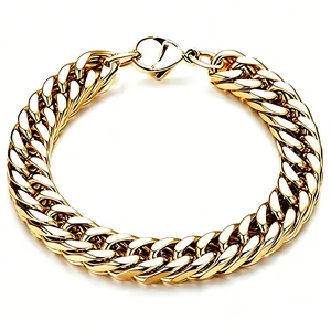 Makro-Detail eines auffälligen goldfarbenen Edelstahl-Panzerarmbands für Herren