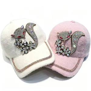 Casquettes de baseball chaudes en velours de vison avec renard en strass blanc et rose.