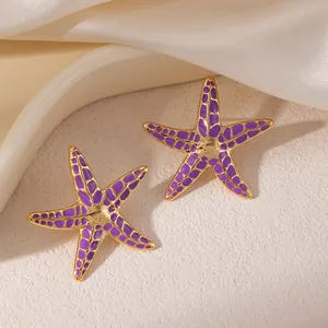 Boucles d'oreilles clous étoile de mer en acier inoxydable violet avec détails dorés