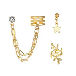 Detailansicht eines goldfarbenen Schmucksets mit Sternenohrstecker und Kettencuff.