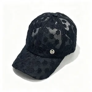 Casquette de baseball en dentelle noire élégante avec logo M en strass brillant