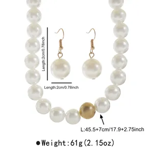 Detaillierte Messung von elegantem Perlen-Halsketten- und Ohrring-Set für Hochzeiten