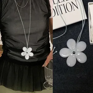 Collier Pendentif Fleur de Niche pour Femme Résine Alliage Doux Cool Chaîne Longue de Pull Cordon Vert Bijoux Floral