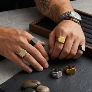 Anello con Sigillo da Uomo in Acciaio al Titanio Fascia Lucida Quadrata Design Industriale per Matrimonio Ufficio Gioielli