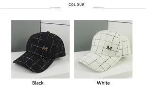 Casquettes de baseball style tweed en noir et blanc avec logo métallique brillant