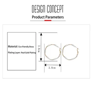 Vista dettagliata dei cerchi a spirale placcati oro con smalto e dimensioni di 3,8 cm