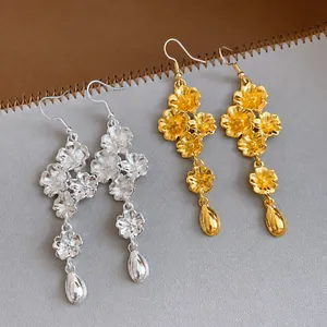 Orecchini pendenti a fiore vintage con gocce lisce in tonalità oro e argento