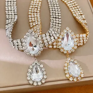 Collier de cristal goutte d'eau luxueux avec chaîne en strass à plusieurs rangs pour soirée.