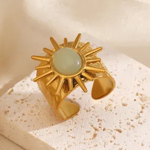 Vintage Sonnenstrahl-Design breiter goldener Ring aus Edelstahl mit hellem Edelstein
