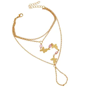 Élégant bracelet de main papillon doré mat avec détails en zircon rose pour femmes