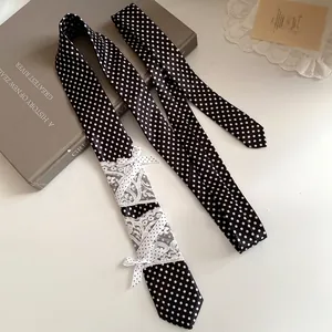 Zwarte stoffen stropdas ketting met stippen, wit kant en strik voor dames en meisjes