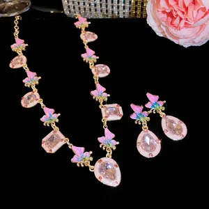 Elegantes Set aus Emaille-Schmetterling und Kristall-Halskette mit Ohrringen
