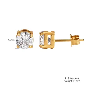 Détail de boucles d'oreilles puces en zircone ronde 6,9 mm en acier inoxydable 316 doré