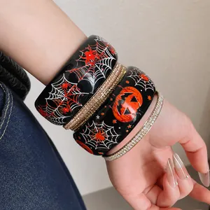 Set di bracciali in resina per Halloween con ragnatela e stampe di zucca per un look festivo