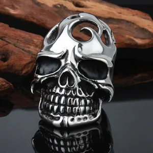 Gotische punk schedel ring met vlammen van roestvrij staal voor mannen en motorrijders