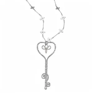 Elegante collar con colgante de llave de corazón y flor de plata para mujer moda