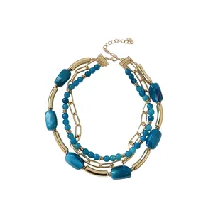 Collana multistrato elegante con perle in acrilico blu marmorizzato e tubi dorati