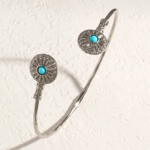 Bracelet jonc ouvert vintage argenté avec détails d'extrémités rondes en turquoise