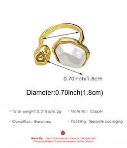 Detailansicht eines goldenen Barockperlenrings mit 1,8 cm Durchmesser aus Kupfermaterial.