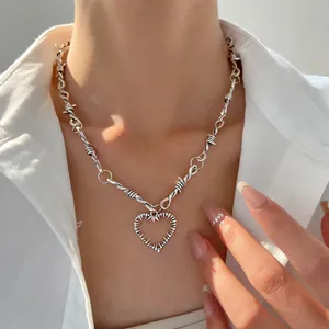 Vintage-Silber-Dornenkette mit stacheligem Herzanhänger für Punk- und Hip-Hop-Stil