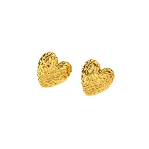 Boucles d'oreilles cœur élégantes en acier inoxydable plaqué or 18 carats avec texture