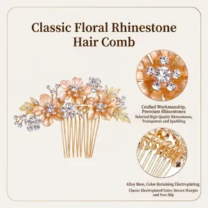 Détail montrant des strass et des fleurs en émail sur un peigne à cheveux de mariée
