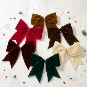 Set mit sechs farbenfrohen Samtschleifen für Weihnachtsbaum- und Geschenkdekoration