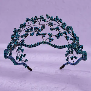 Serre-tête tissé élégant de style forêt avec perles de cristal bleu foncé pour mariée.
