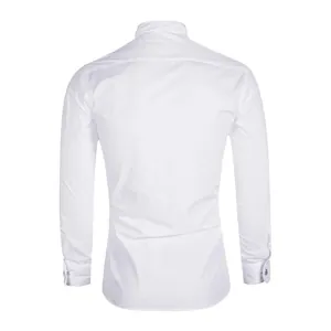 Vue arrière d'une chemise blanche classique pour homme à col cassé pour tenue de cérémonie.