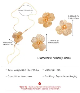 Detailed view of a gold hollow flower jewelry set showing size and weight measurements.