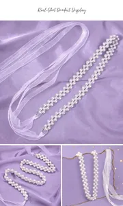 Vue détaillée d'une élégante ceinture en perles avec des rubans en organza lavande