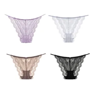 Set mit vier zarten Blumen-Spitzenhöschen in den Farben Lila, Weiß, Braun und Schwarz.