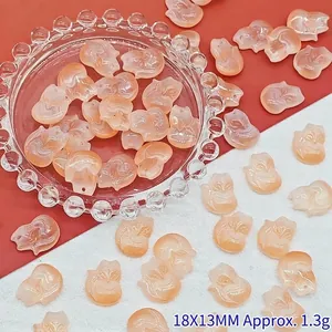 Detailansicht der 18x13mm Pfirsich-Glas-Fuchsanhänger für die Schmuckherstellung.